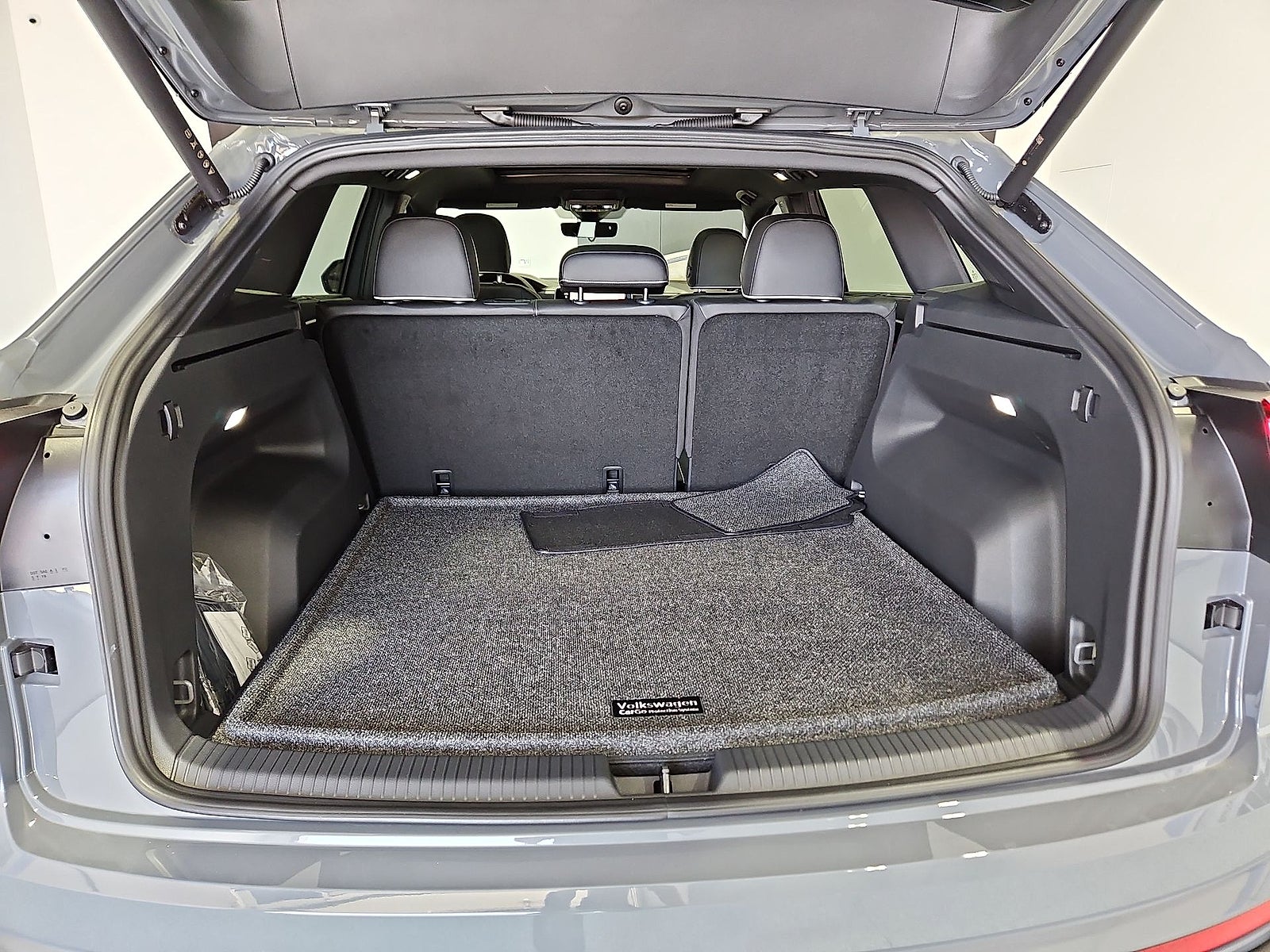 2026 Volkswagen Atlas Cross Sport SEL Premium R-Line