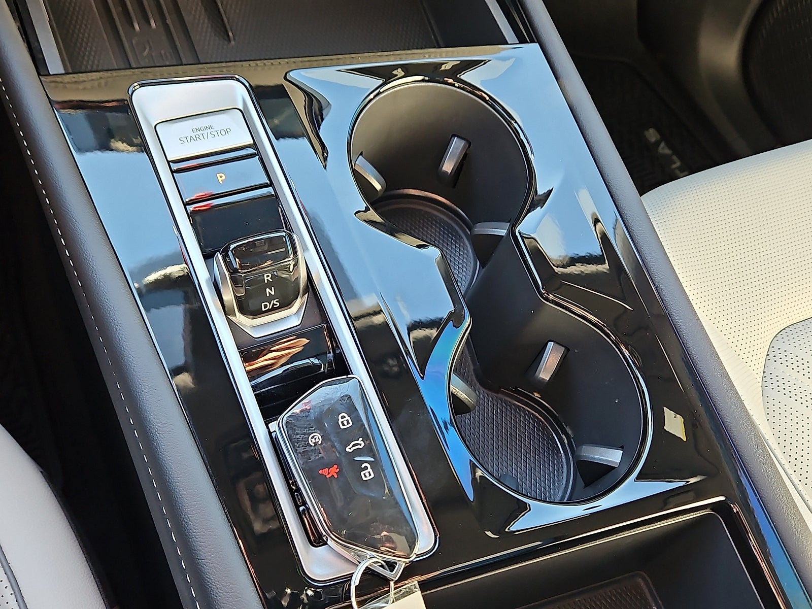 2025 Volkswagen Atlas Cross Sport 2.0T SEL Premium R-Line