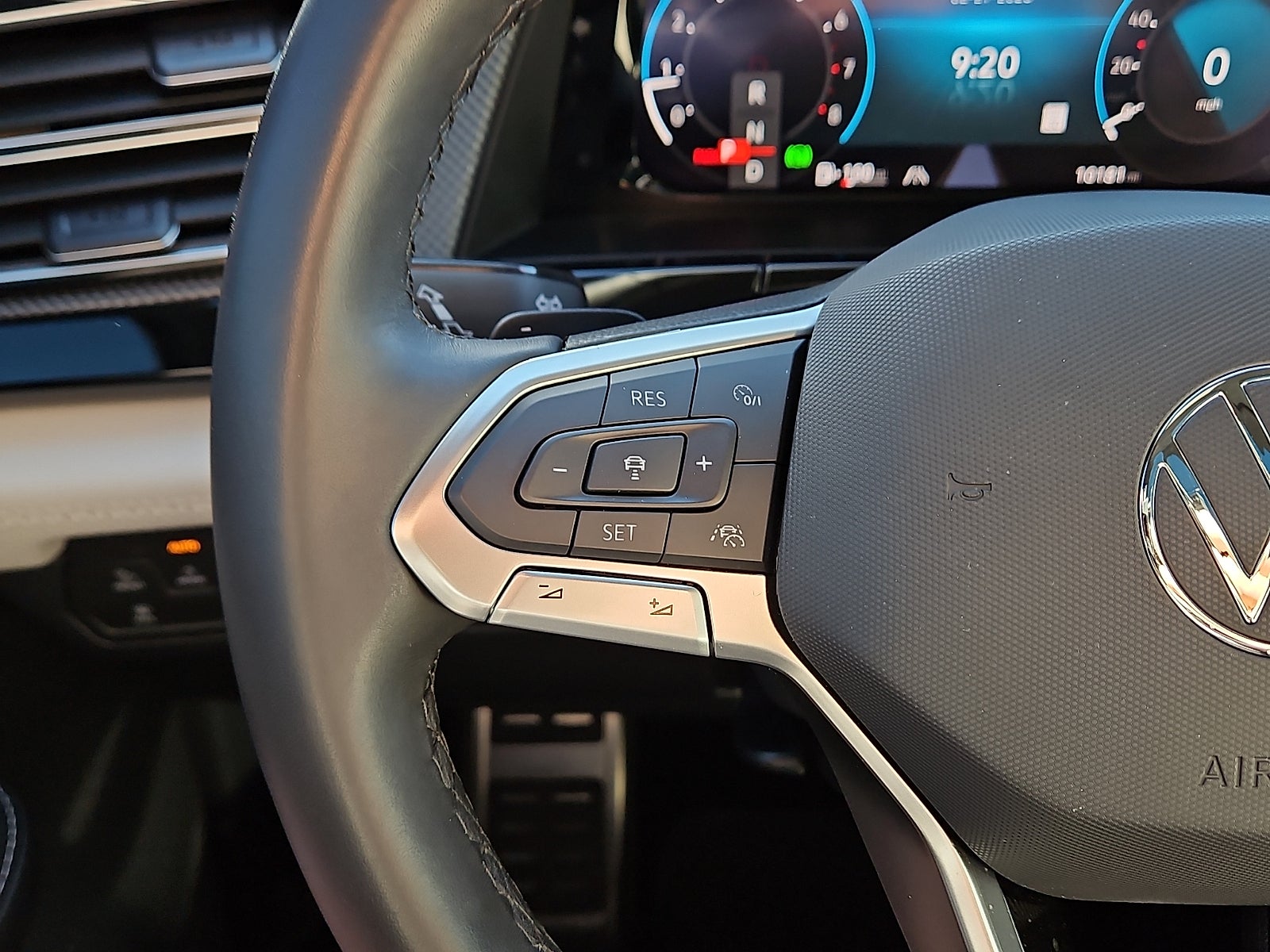 2025 Volkswagen Atlas Cross Sport 2.0T SEL Premium R-Line