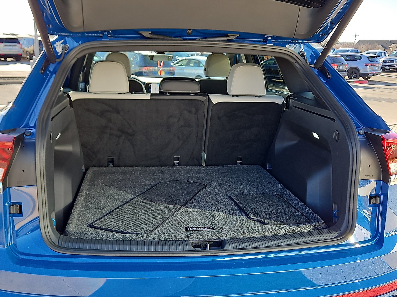 2025 Volkswagen Atlas Cross Sport 2.0T SEL Premium R-Line