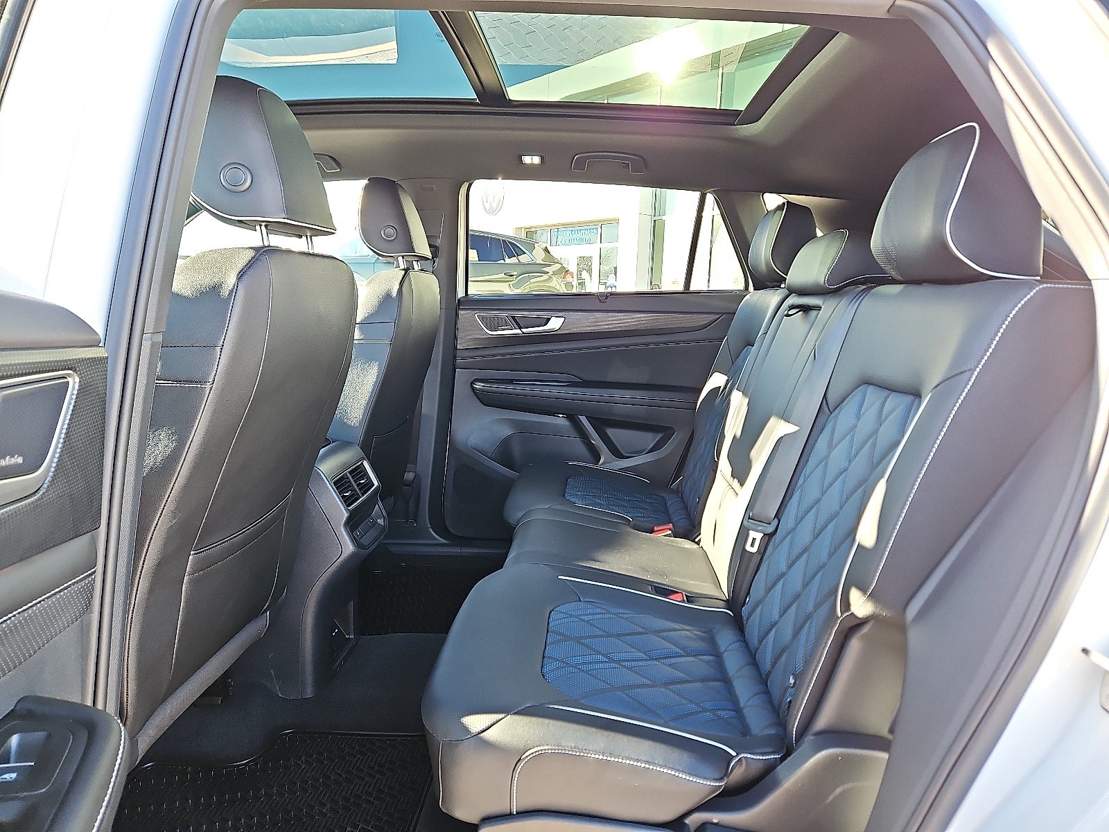 2025 Volkswagen Atlas Cross Sport 2.0T SEL Premium R-Line