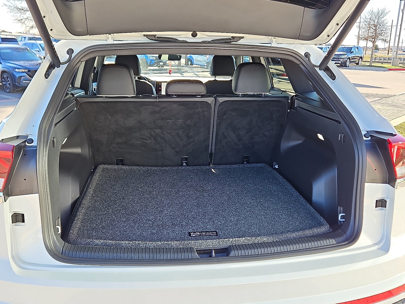 2025 Volkswagen Atlas Cross Sport 2.0T SEL Premium R-Line