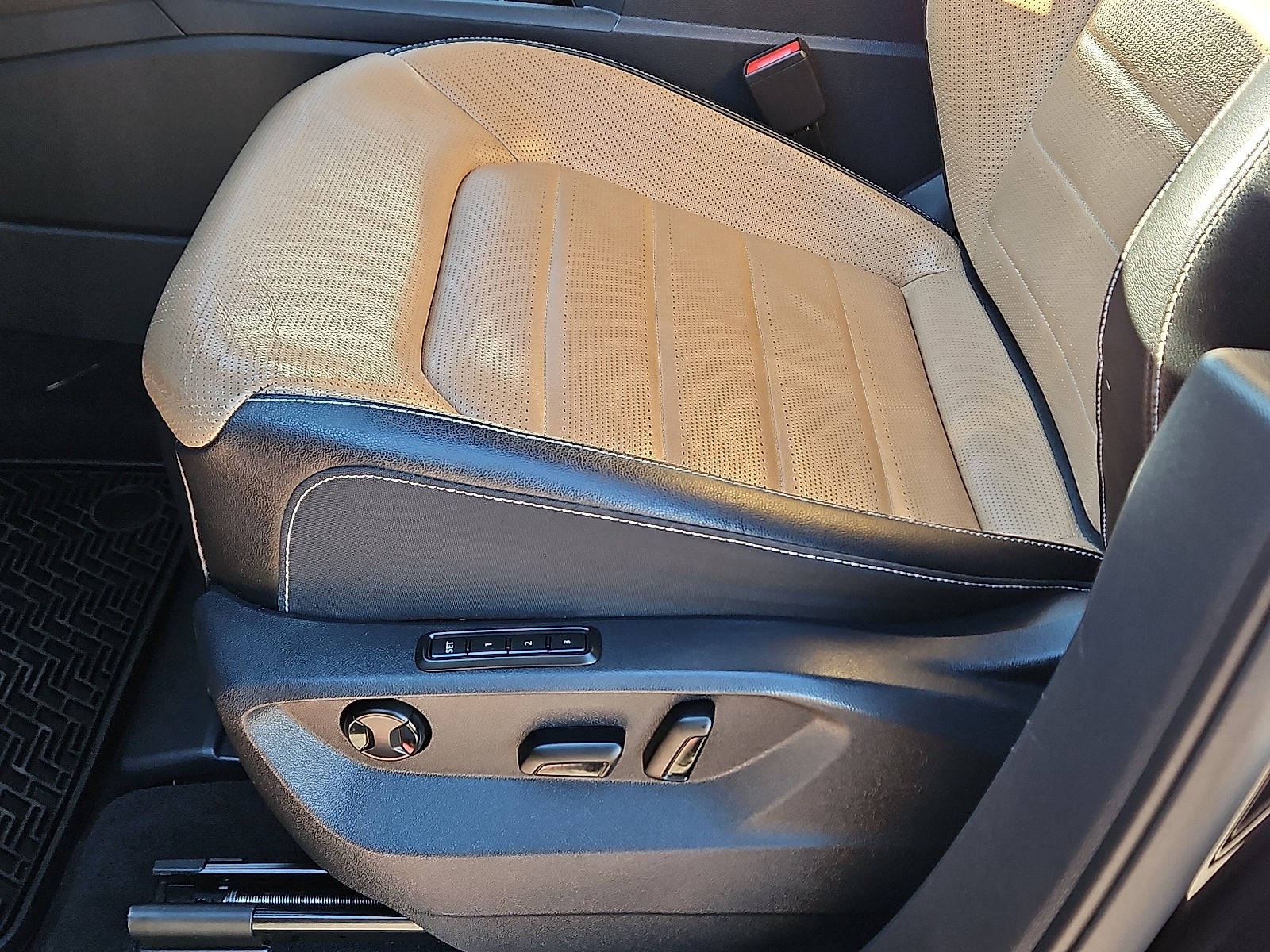 2022 Volkswagen Atlas Cross Sport 3.6L V6 SEL Premium R-Line