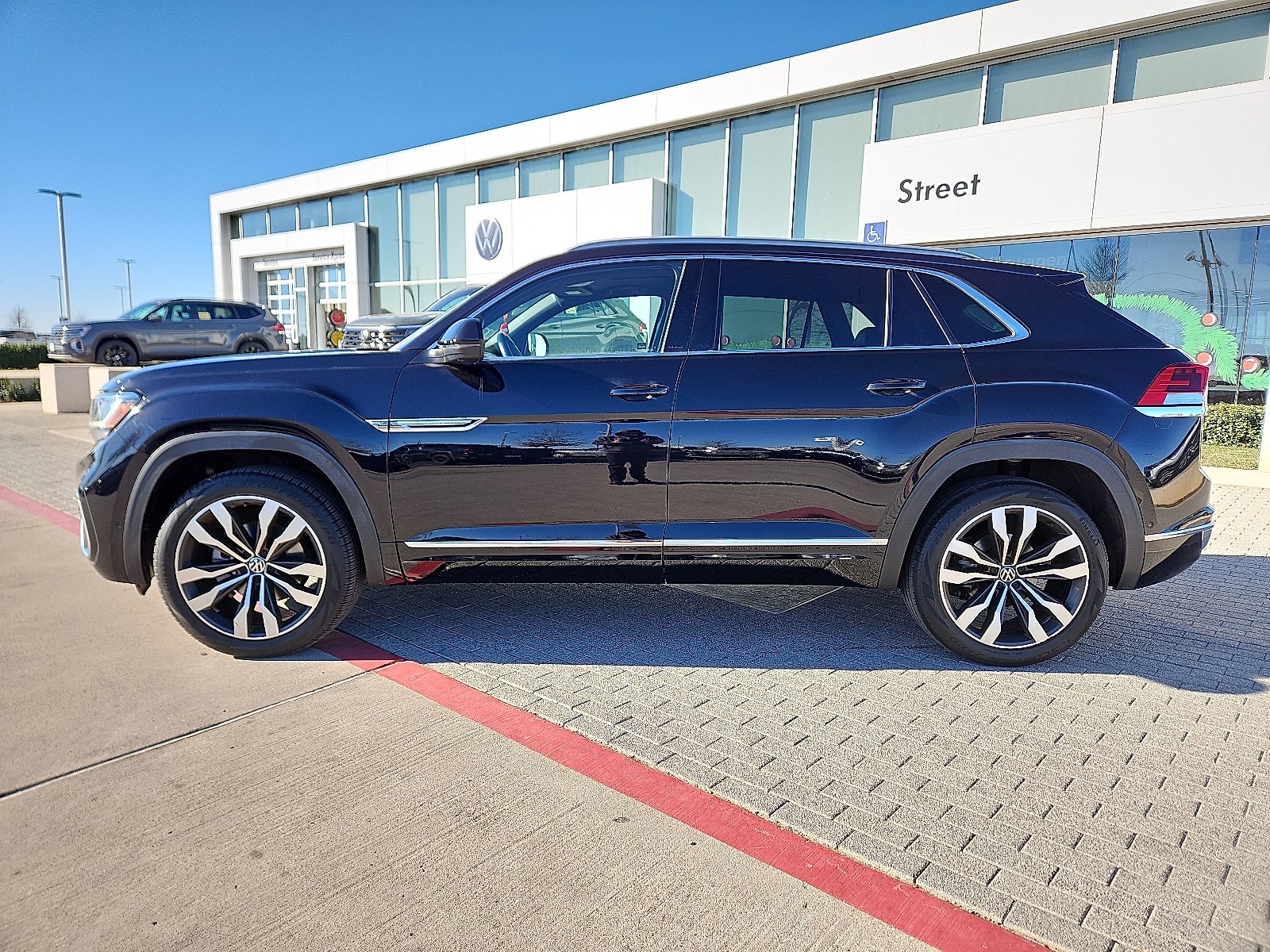 2022 Volkswagen Atlas Cross Sport 3.6L V6 SEL Premium R-Line