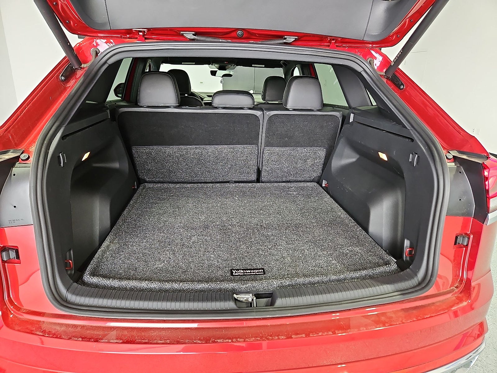 2023 Volkswagen Atlas Cross Sport 3.6L V6 SEL Premium R-Line