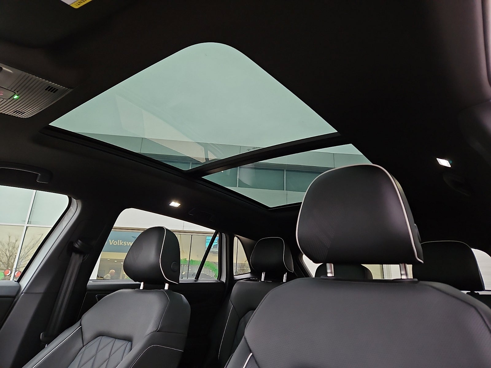 2025 Volkswagen Atlas Cross Sport 2.0T SEL Premium R-Line