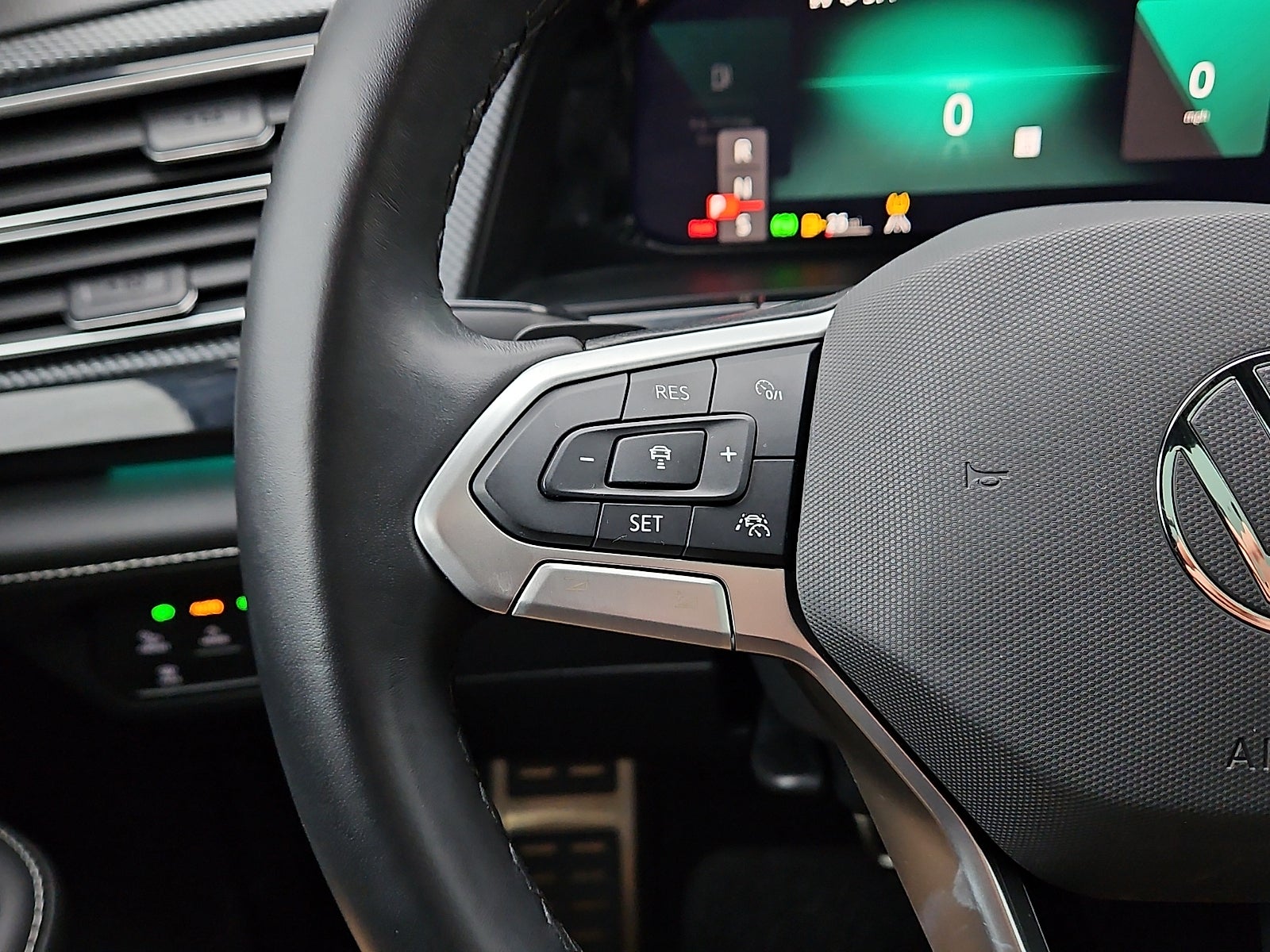 2025 Volkswagen Atlas Cross Sport 2.0T SEL Premium R-Line