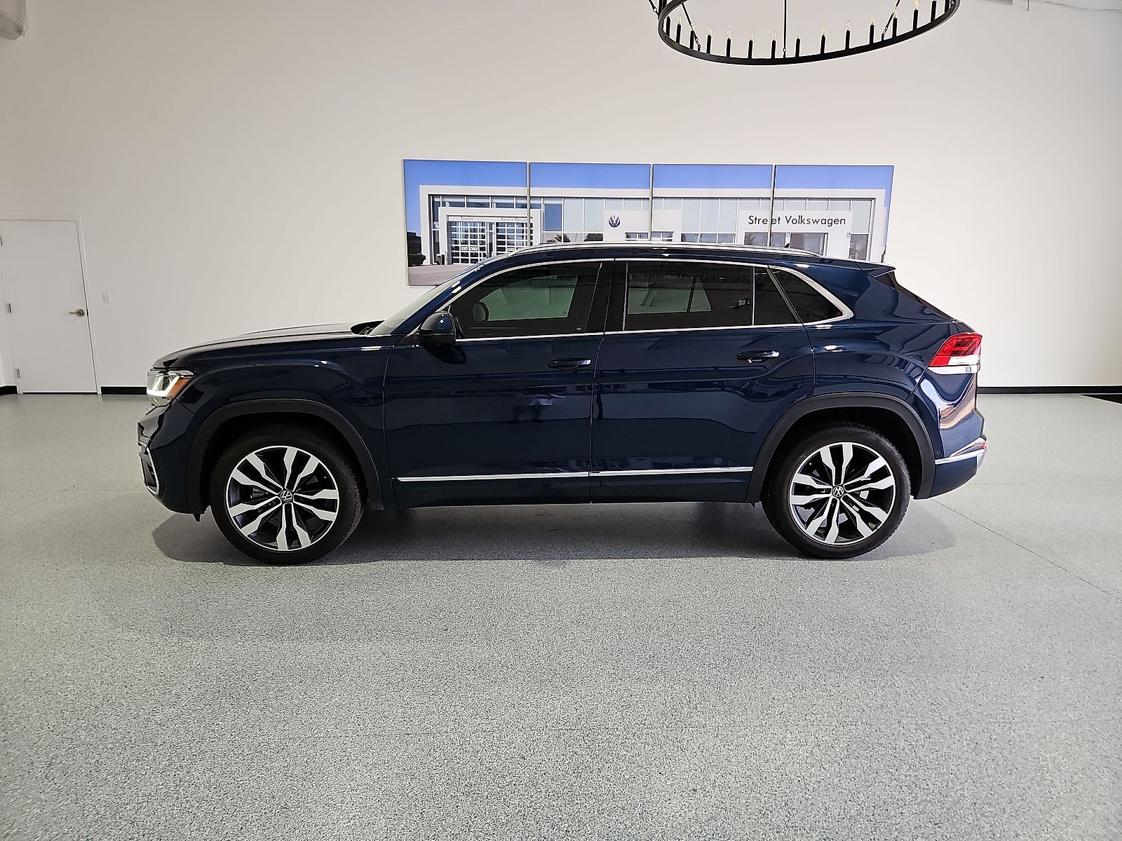 2023 Volkswagen Atlas Cross Sport 3.6L V6 SEL Premium R-Line