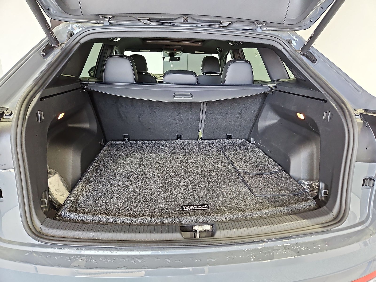 2023 Volkswagen Atlas Cross Sport 3.6L V6 SEL Premium R-Line