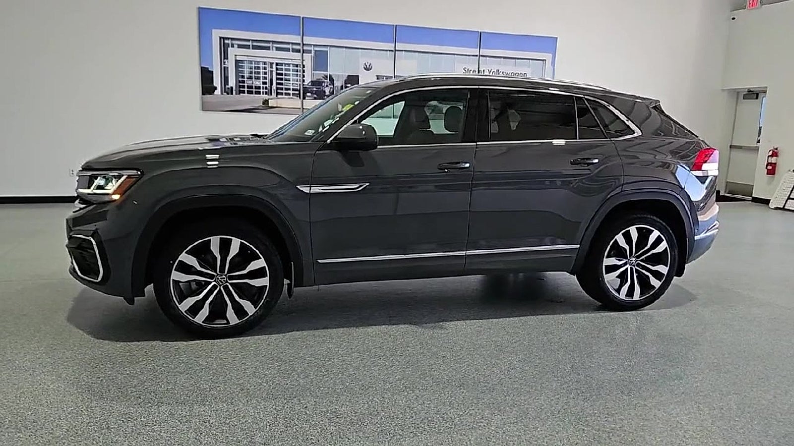 2023 Volkswagen Atlas Cross Sport 3.6L V6 SEL Premium R-Line