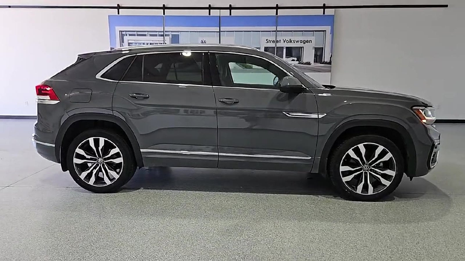 2023 Volkswagen Atlas Cross Sport 3.6L V6 SEL Premium R-Line