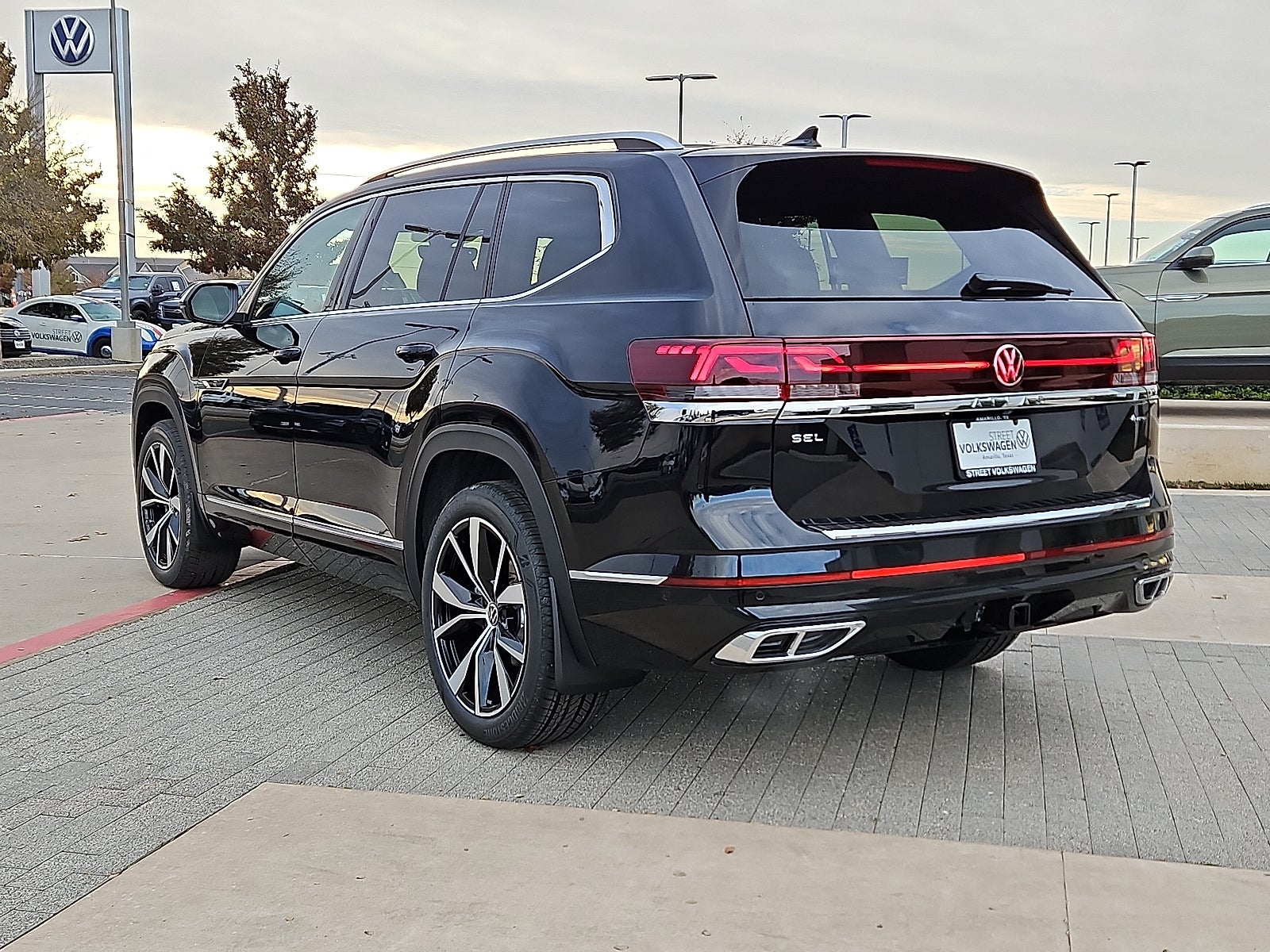 2026 Volkswagen Atlas 2.0T SEL Premium R-Line