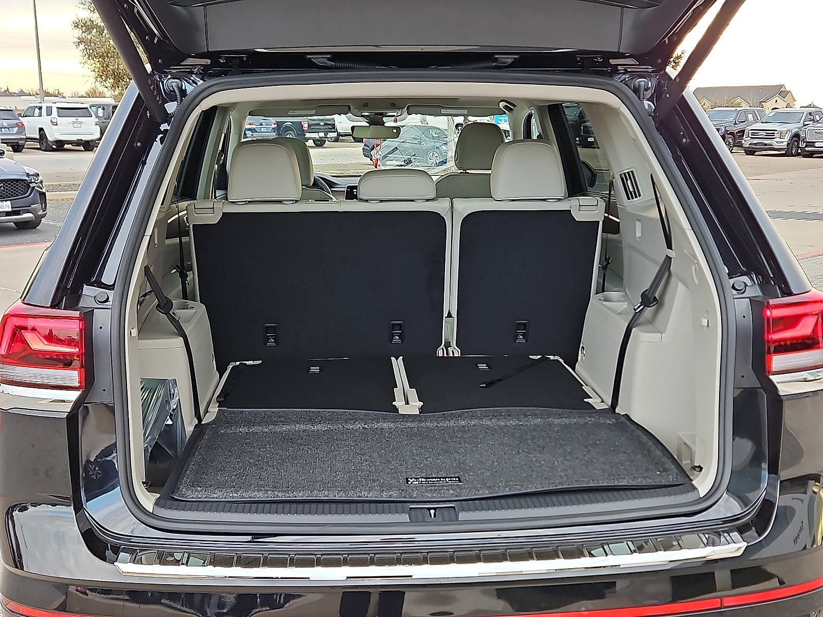 2026 Volkswagen Atlas 2.0T SEL Premium R-Line