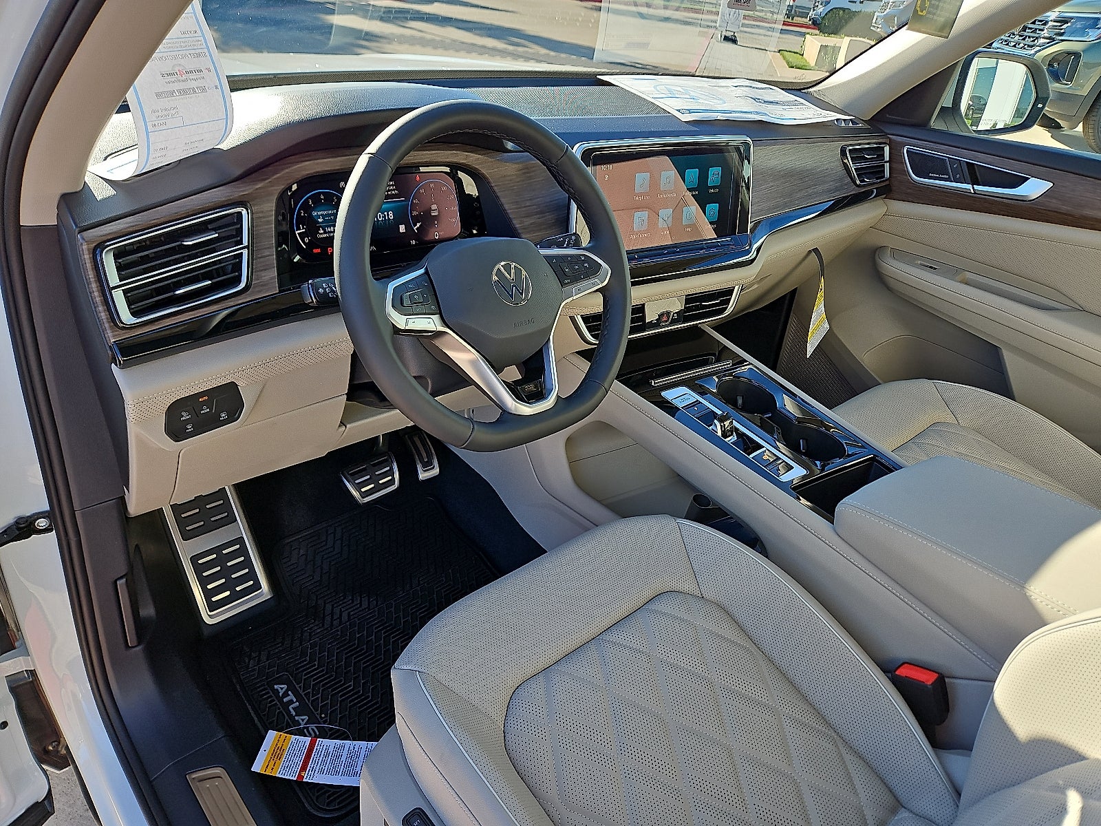 2026 Volkswagen Atlas 2.0T SEL Premium R-Line