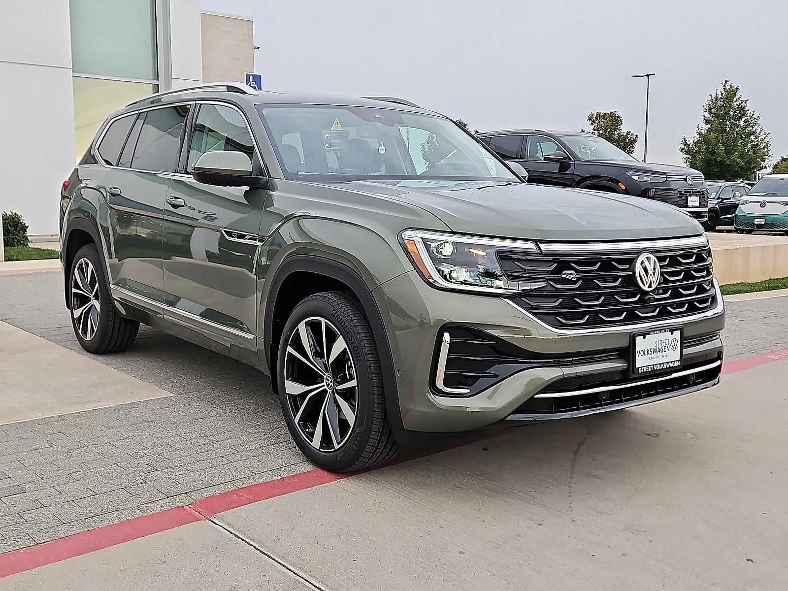 2026 Volkswagen Atlas 2.0T SEL Premium R-Line