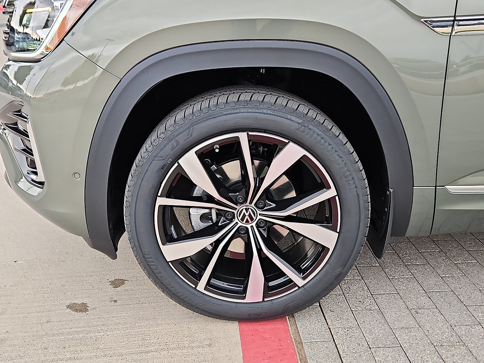 2026 Volkswagen Atlas 2.0T SEL Premium R-Line