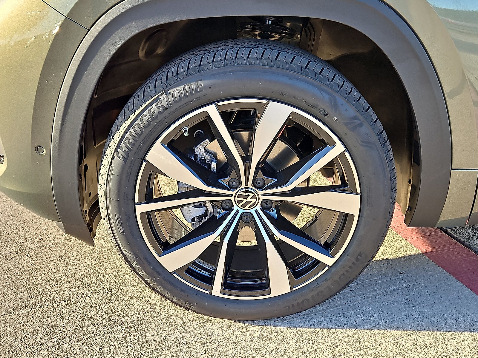 2026 Volkswagen Atlas 2.0T SEL Premium R-Line