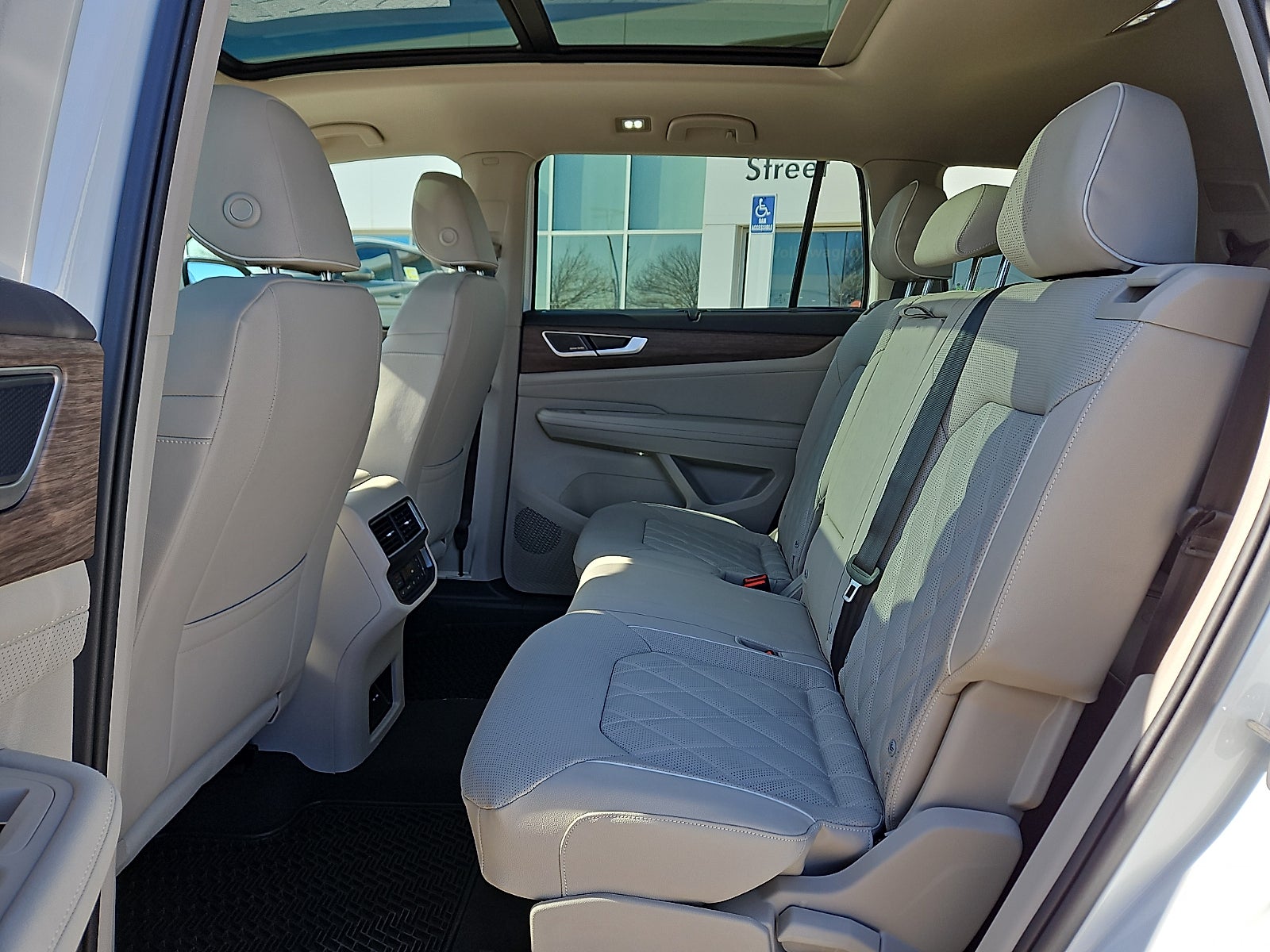 2026 Volkswagen Atlas 2.0T SEL Premium R-Line