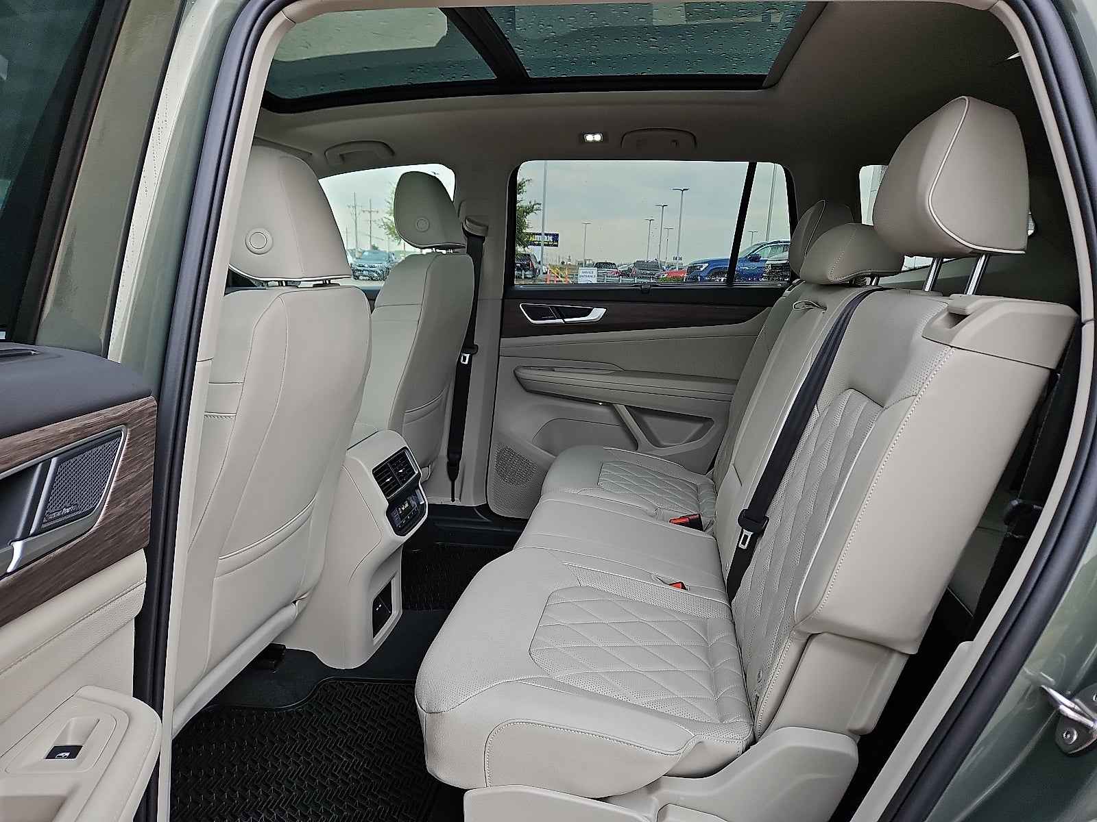 2026 Volkswagen Atlas 2.0T SEL Premium R-Line