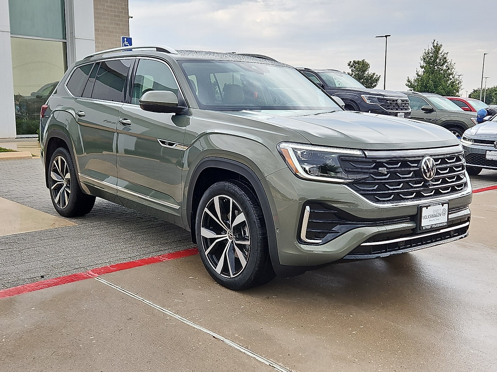 2026 Volkswagen Atlas 2.0T SEL Premium R-Line