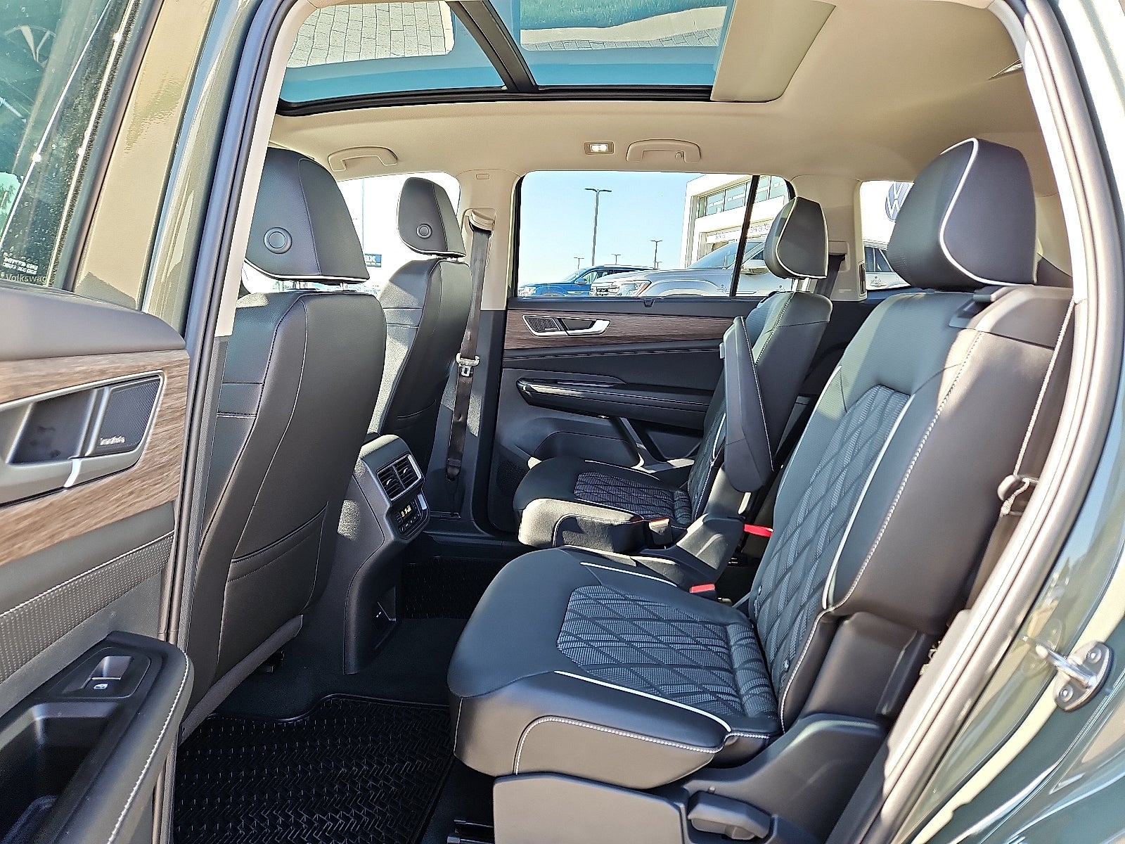 2026 Volkswagen Atlas 2.0T SEL Premium R-Line