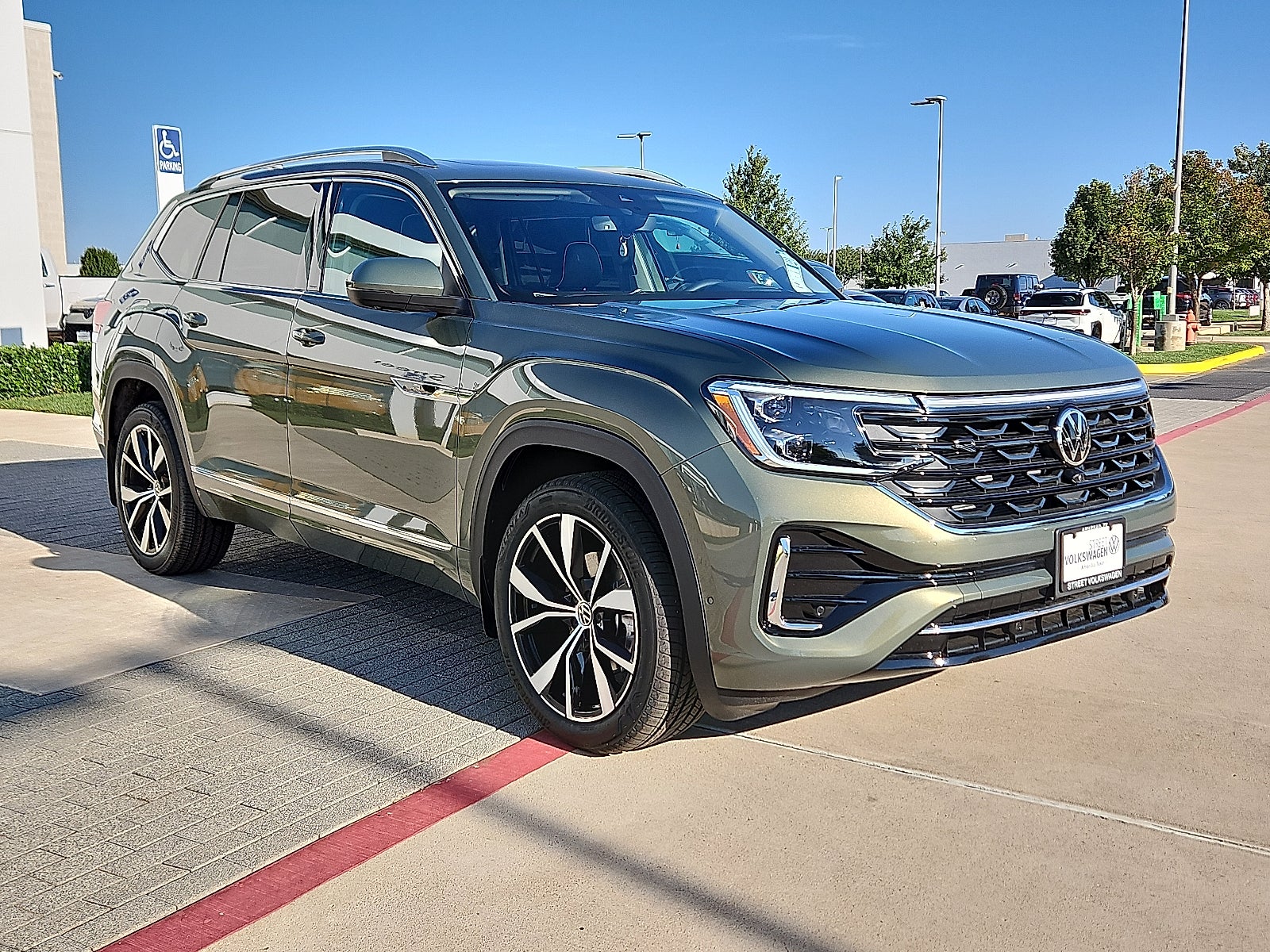 2026 Volkswagen Atlas 2.0T SEL Premium R-Line