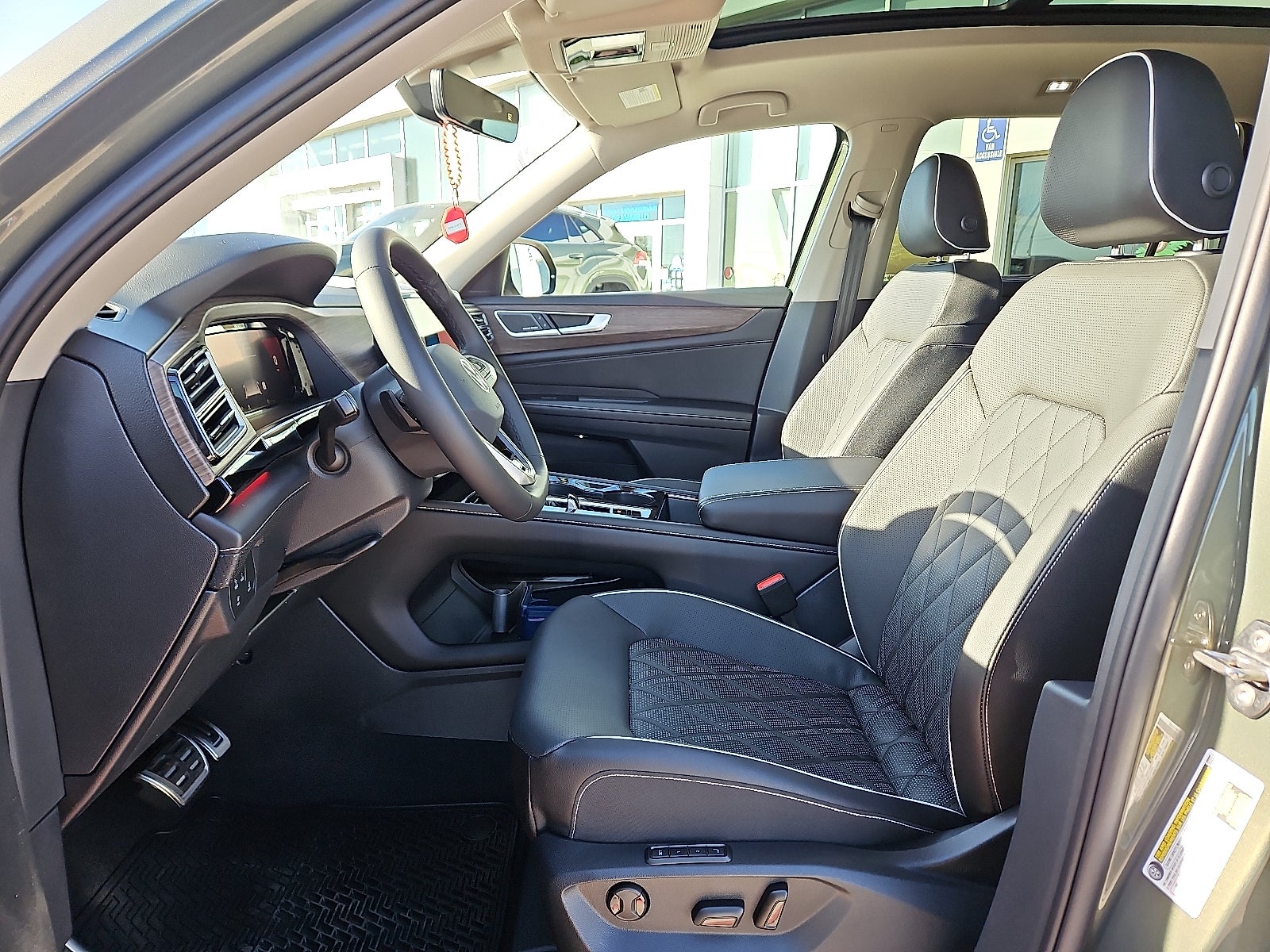 2026 Volkswagen Atlas 2.0T SEL Premium R-Line