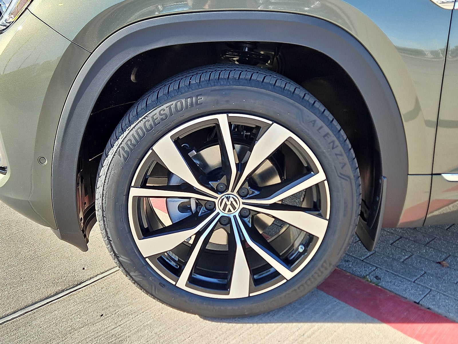 2026 Volkswagen Atlas 2.0T SEL Premium R-Line