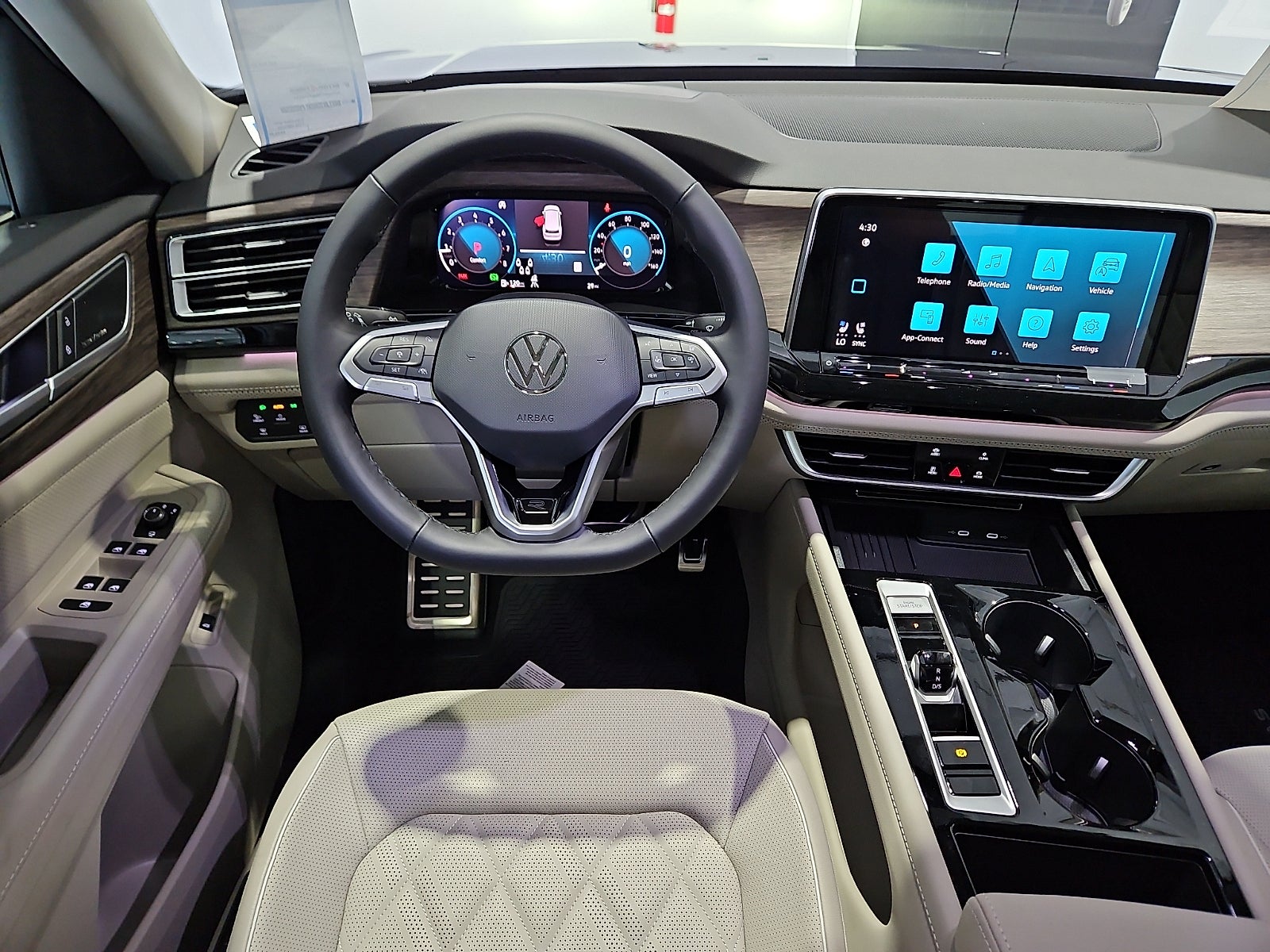 2026 Volkswagen Atlas SEL Premium R-Line