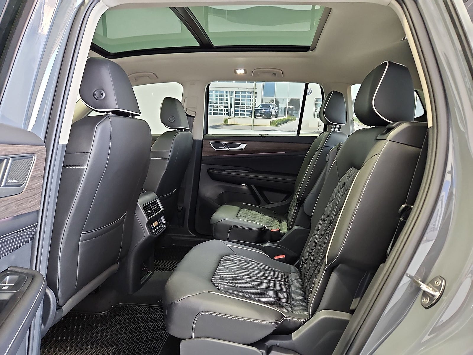 2026 Volkswagen Atlas SEL Premium R-Line