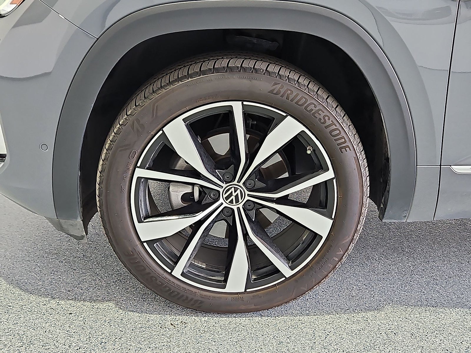 2025 Volkswagen Atlas 2.0T SEL Premium R-Line