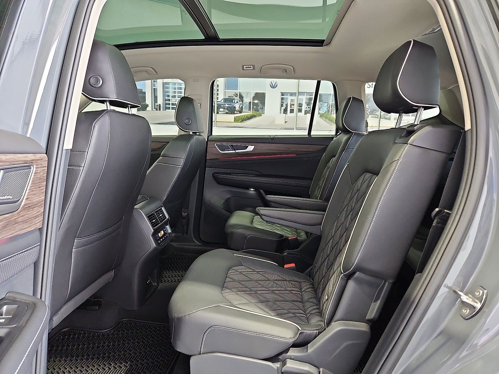 2025 Volkswagen Atlas 2.0T SEL Premium R-Line