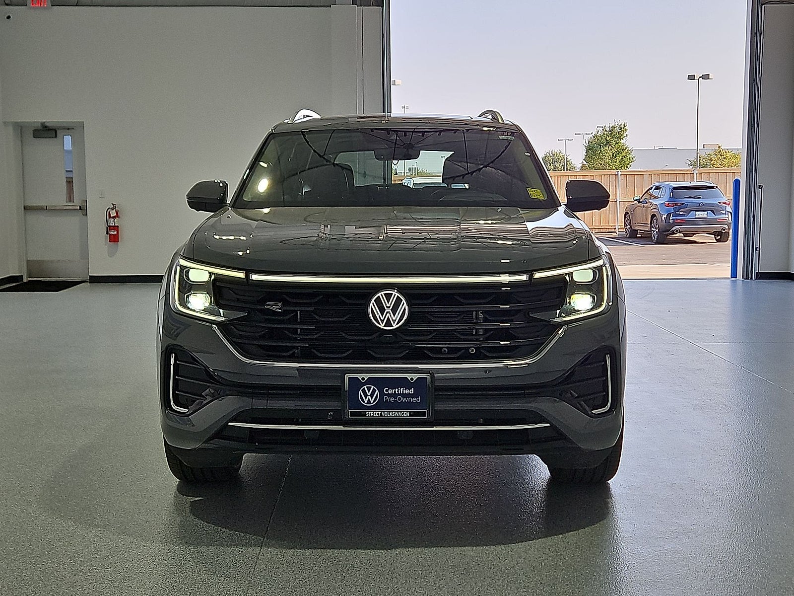 2025 Volkswagen Atlas 2.0T SEL Premium R-Line