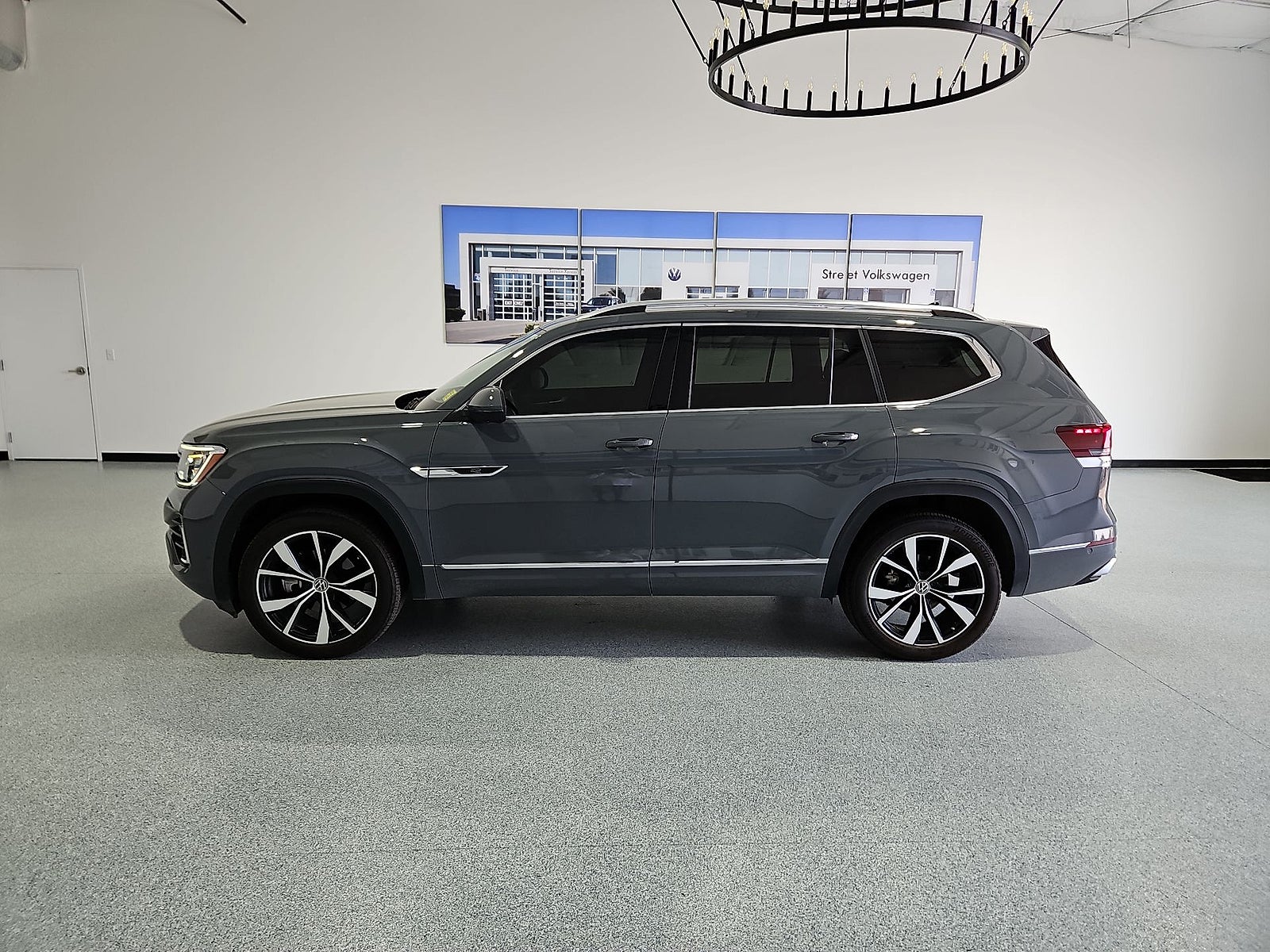 2025 Volkswagen Atlas 2.0T SEL Premium R-Line