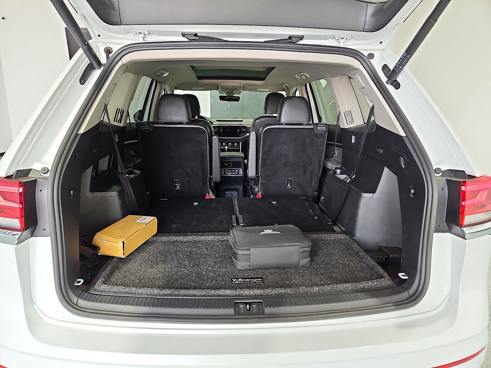 2023 Volkswagen Atlas 3.6L V6 SEL Premium R-Line
