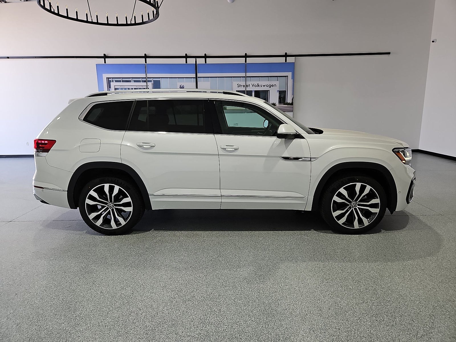 2023 Volkswagen Atlas 3.6L V6 SEL Premium R-Line