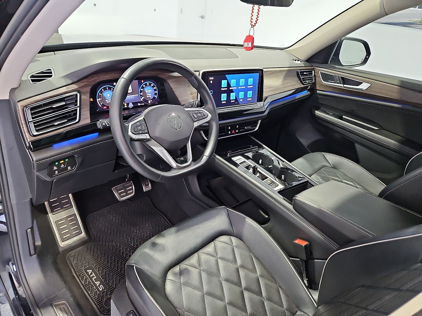 2024 Volkswagen Atlas 2.0T SEL Premium R-Line