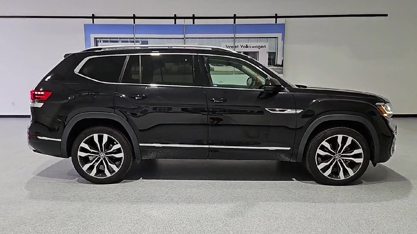 2022 Volkswagen Atlas 3.6L V6 SEL Premium R-Line