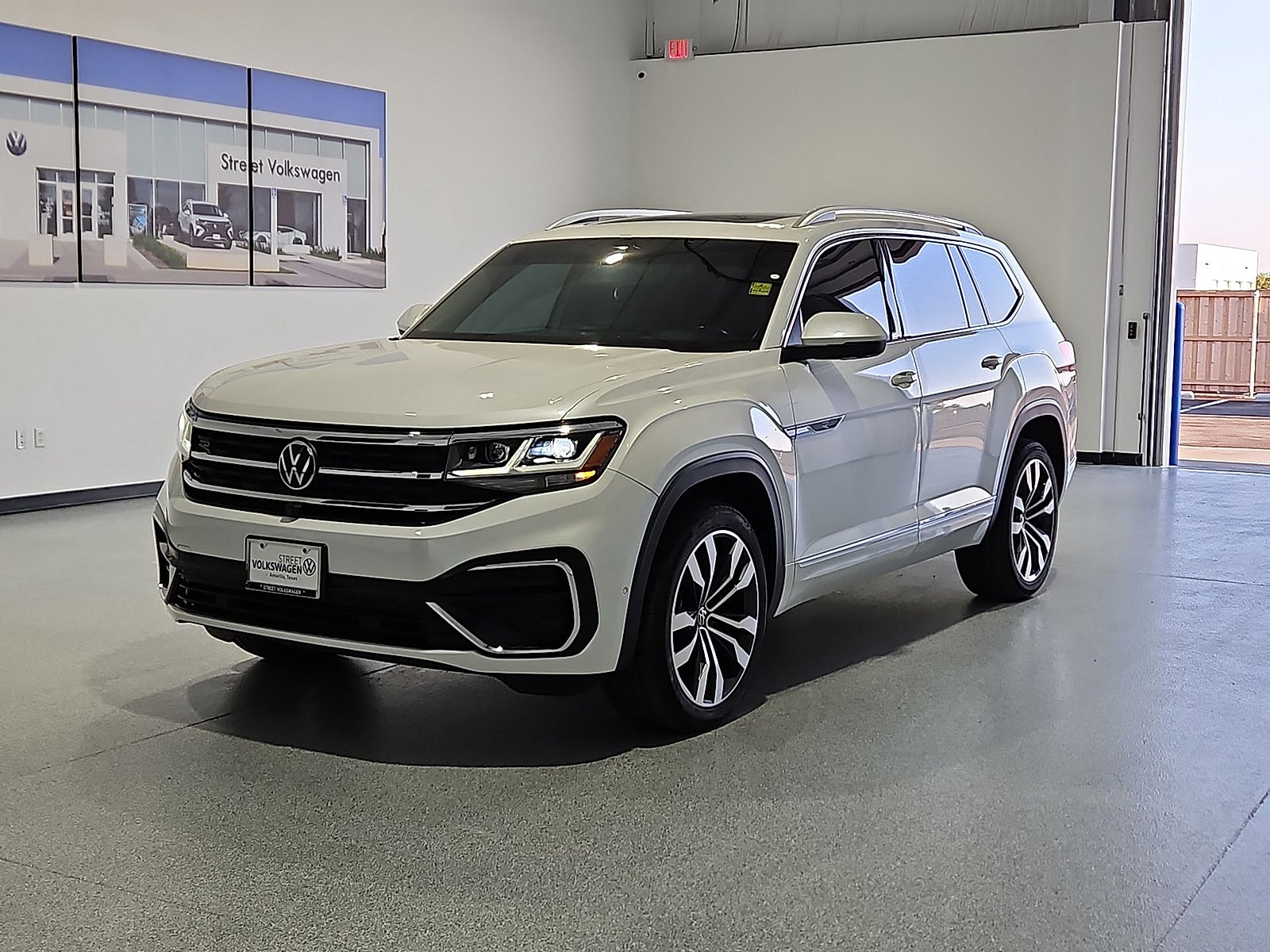 2023 Volkswagen Atlas 3.6L V6 SEL Premium R-Line