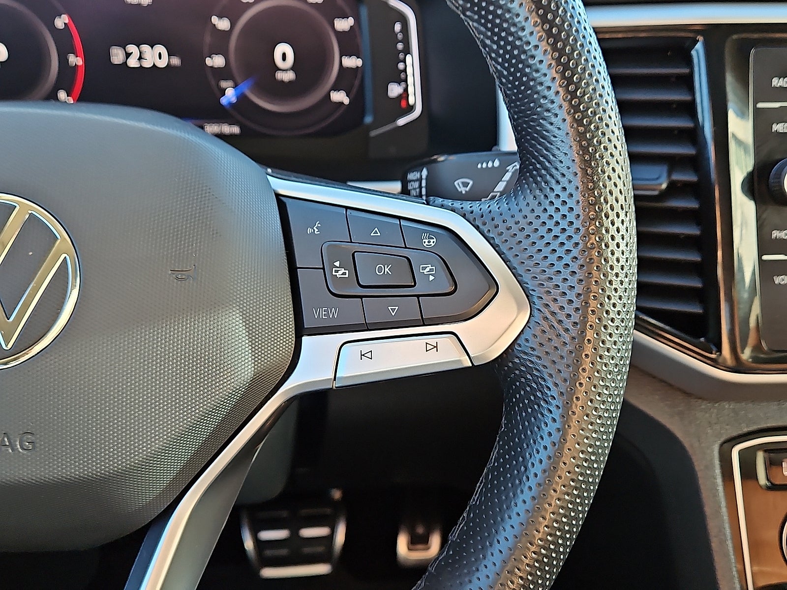 2023 Volkswagen Atlas 3.6L V6 SEL Premium R-Line