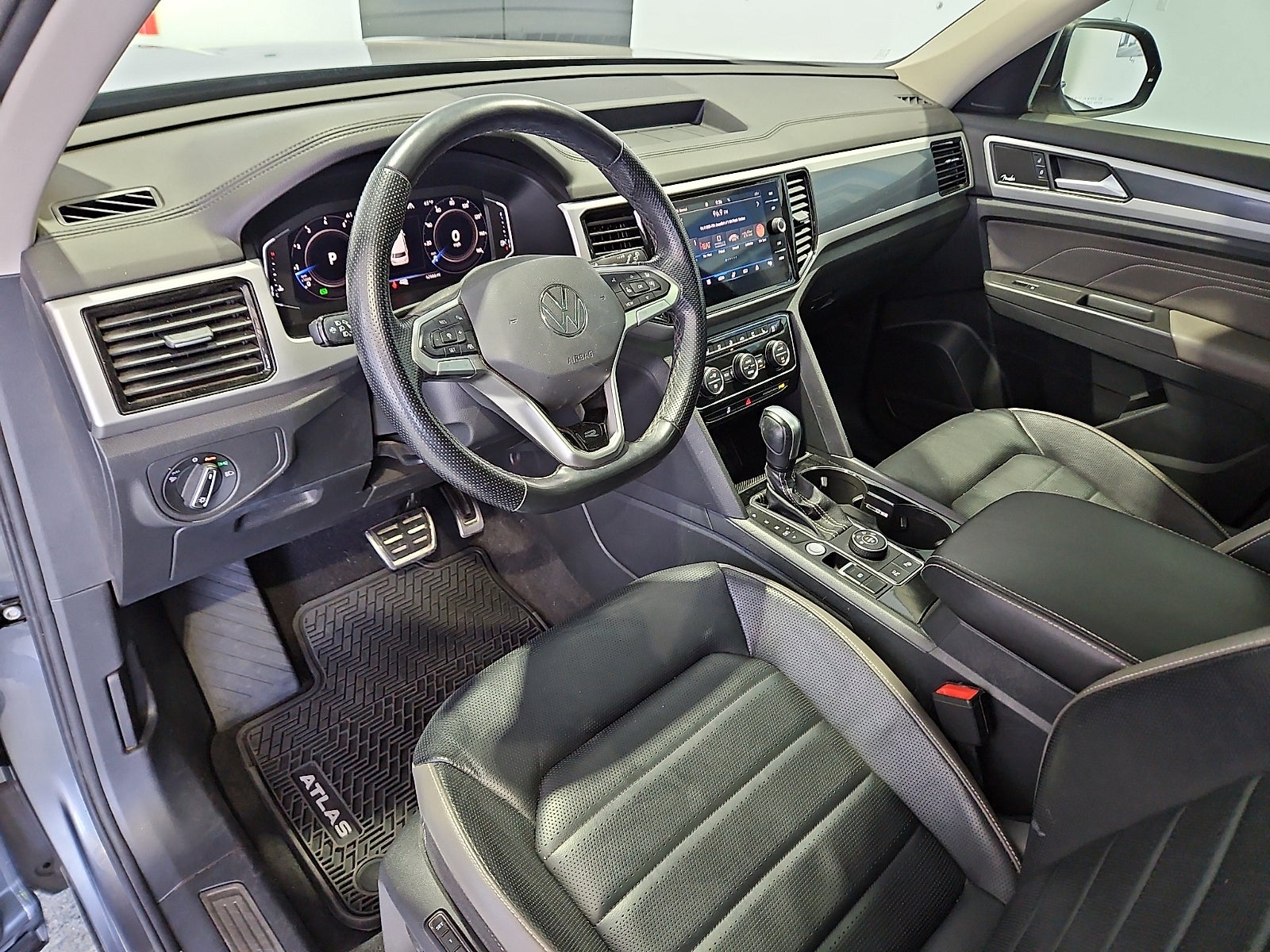 2023 Volkswagen Atlas 3.6L V6 SEL Premium R-Line