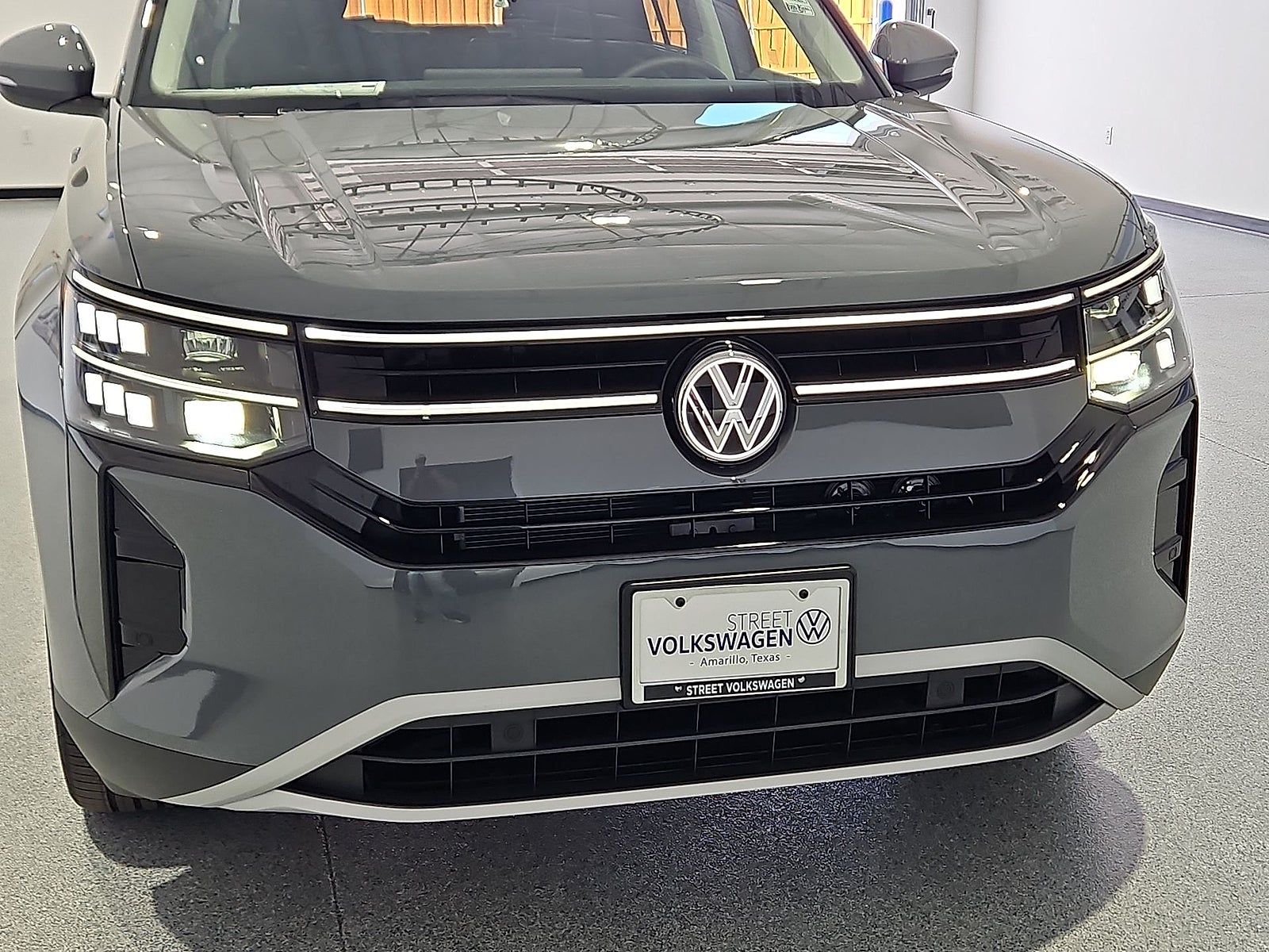 2027 Volkswagen Atlas SE w/Technology