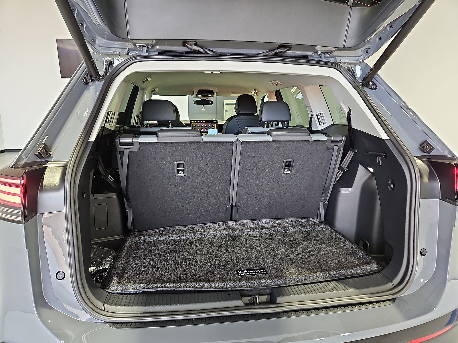 2027 Volkswagen Atlas SE w/Technology