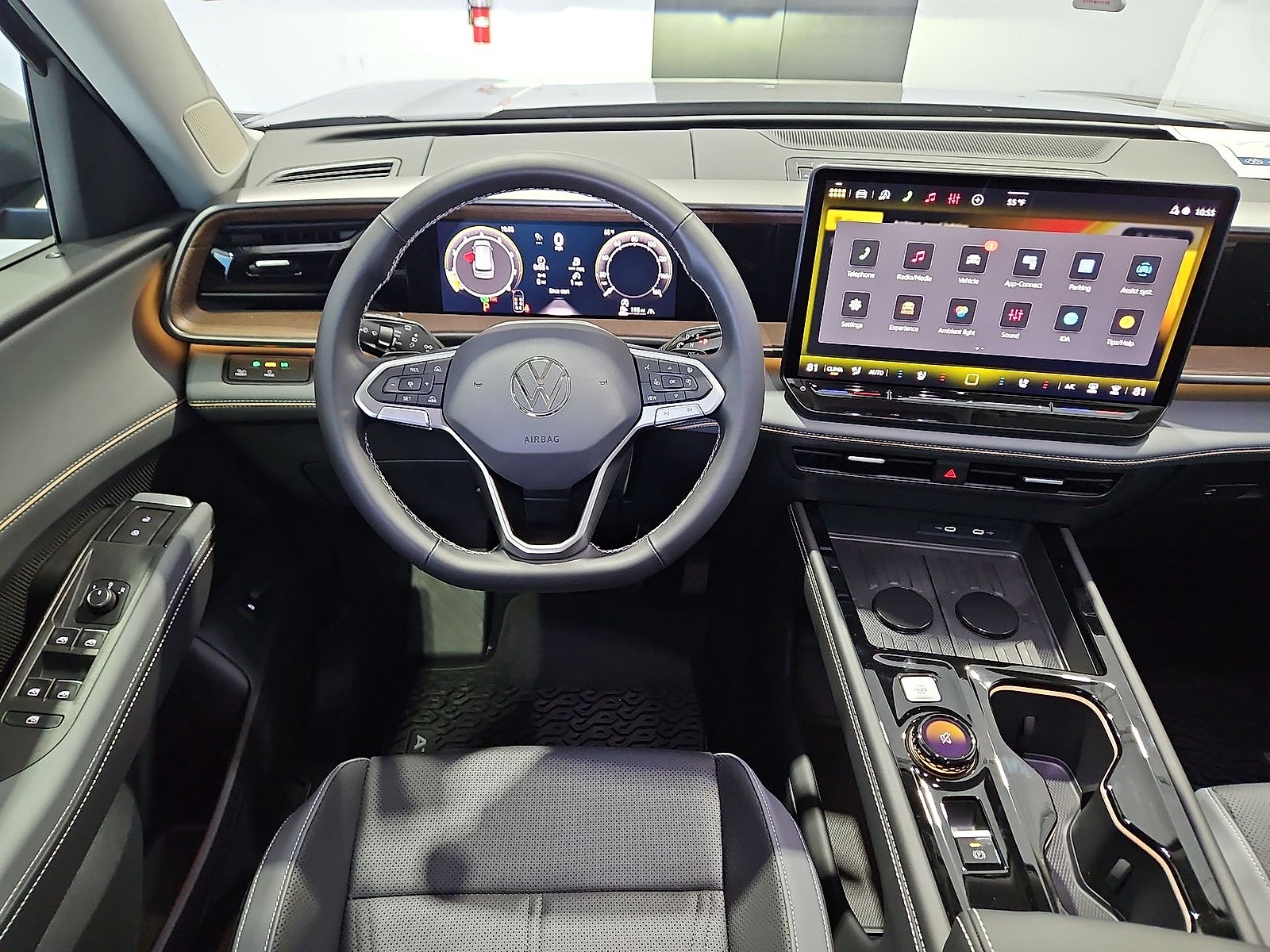 2027 Volkswagen Atlas SE w/Technology