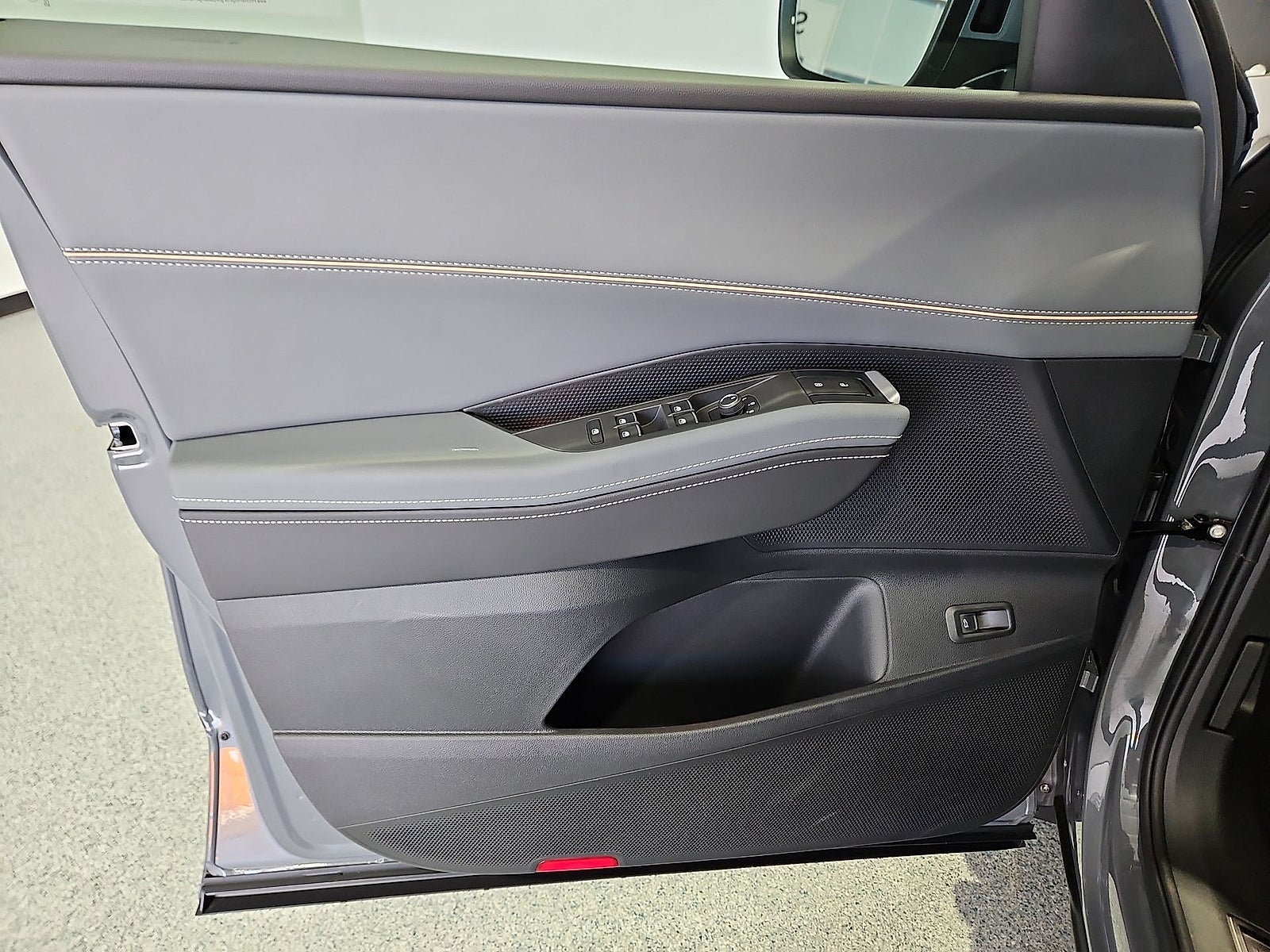 2027 Volkswagen Atlas SE w/Technology