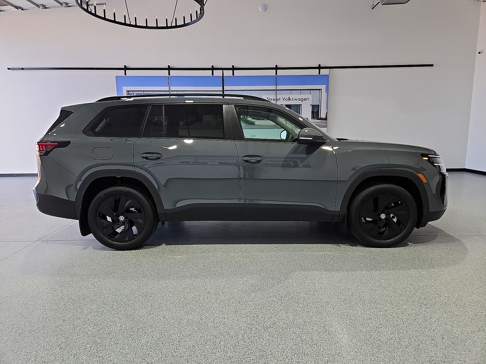 2027 Volkswagen Atlas SE w/Technology