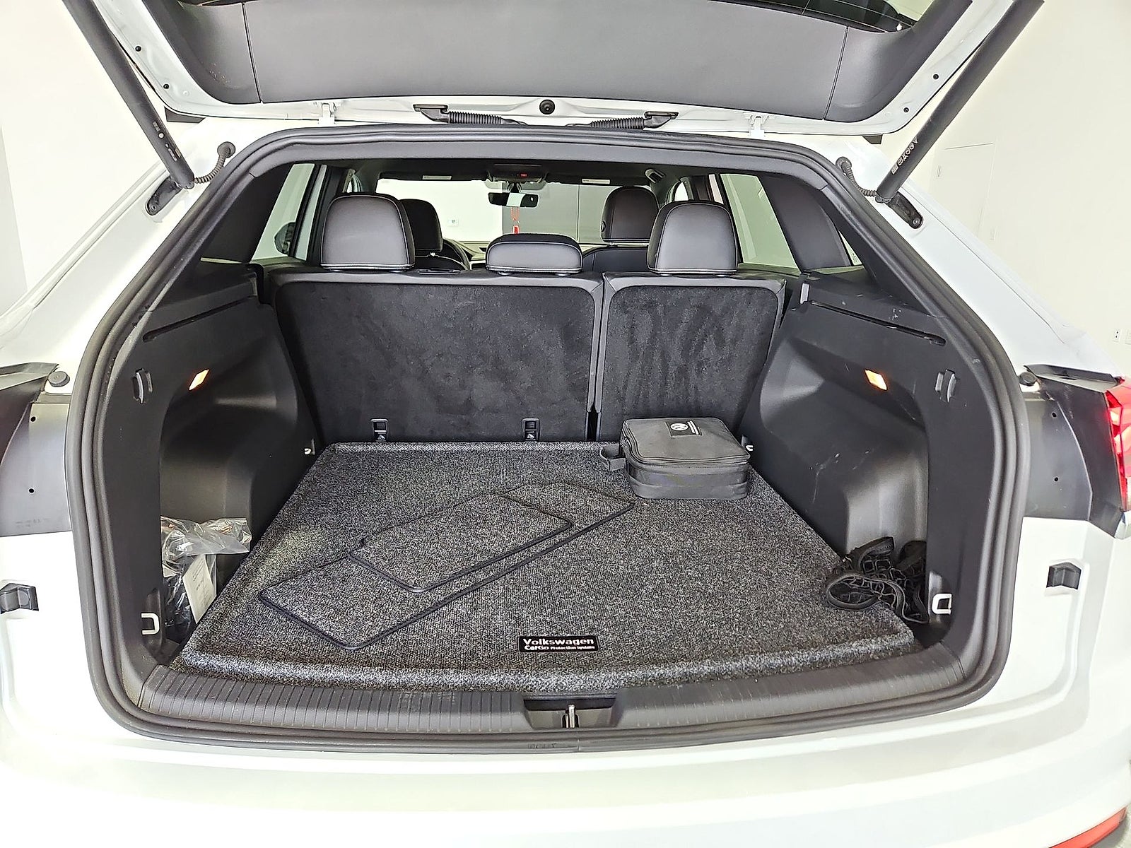 2023 Volkswagen Atlas Cross Sport 2.0T SE w/Technology