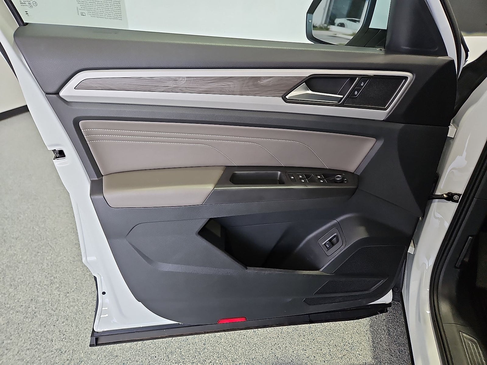 2023 Volkswagen Atlas Cross Sport 2.0T SE w/Technology