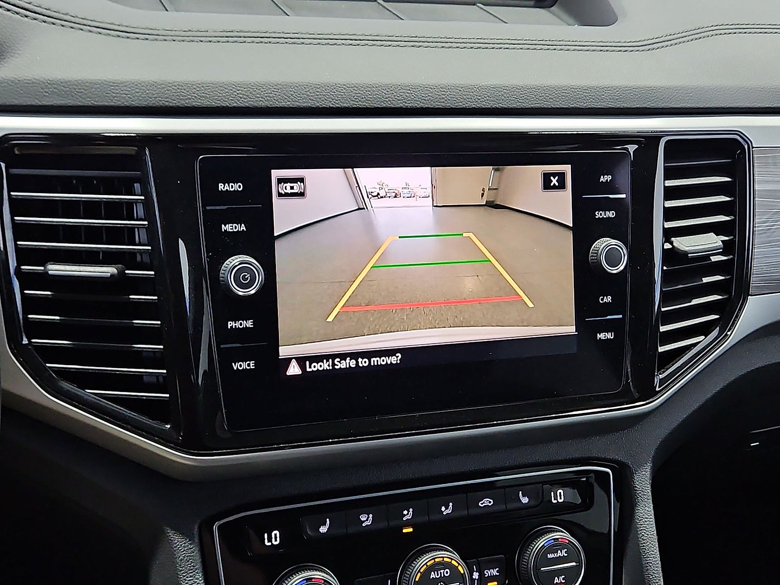 2023 Volkswagen Atlas Cross Sport 2.0T SE w/Technology