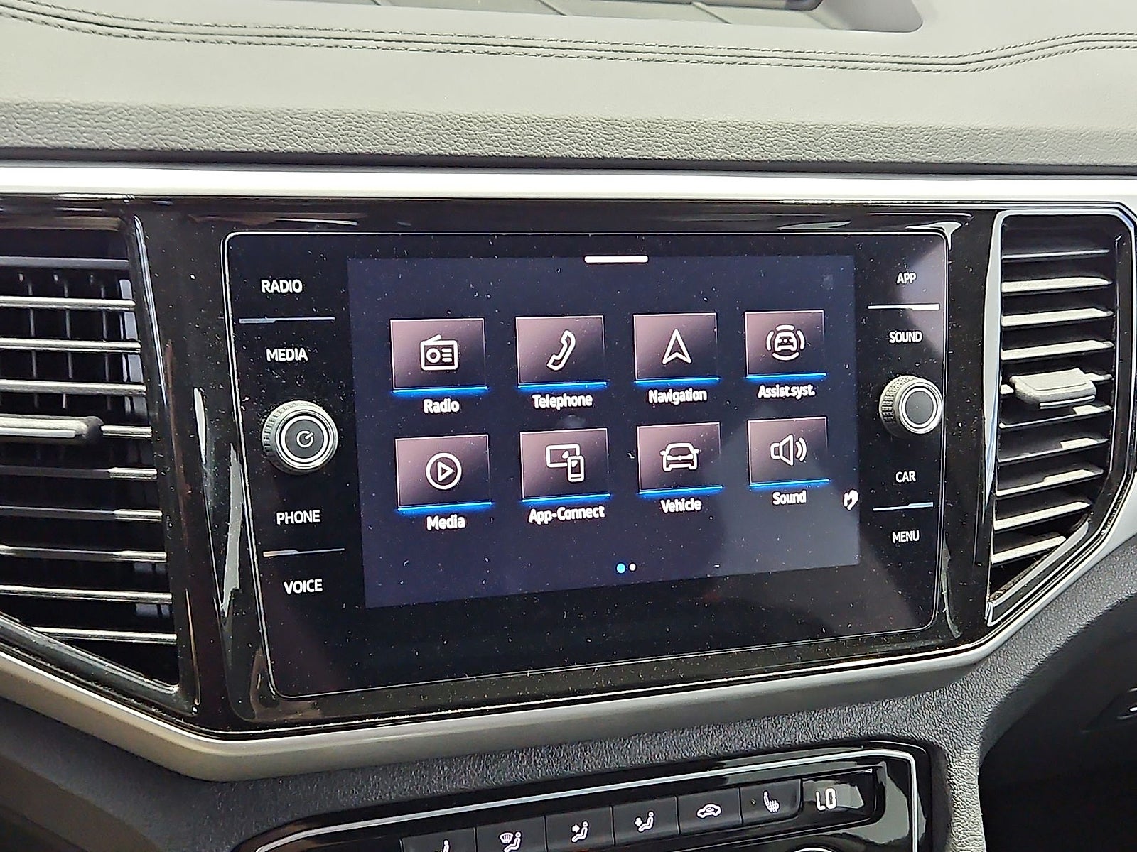 2023 Volkswagen Atlas Cross Sport 2.0T SE w/Technology